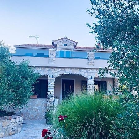 Ferienwohnungen VI La Mare With Heated Pool Zadar Exterior photo