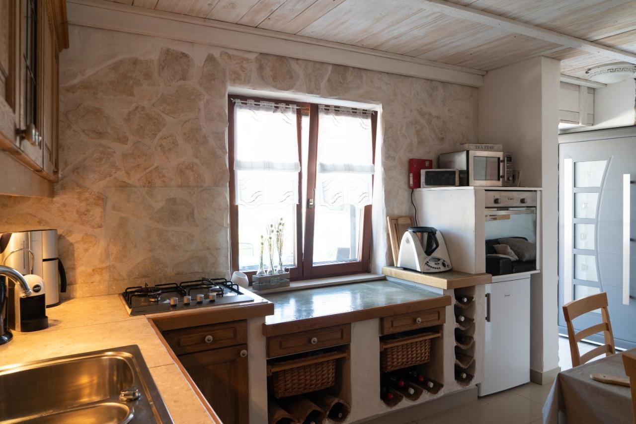 Ferienwohnungen VI La Mare With Heated Pool Zadar Exterior photo