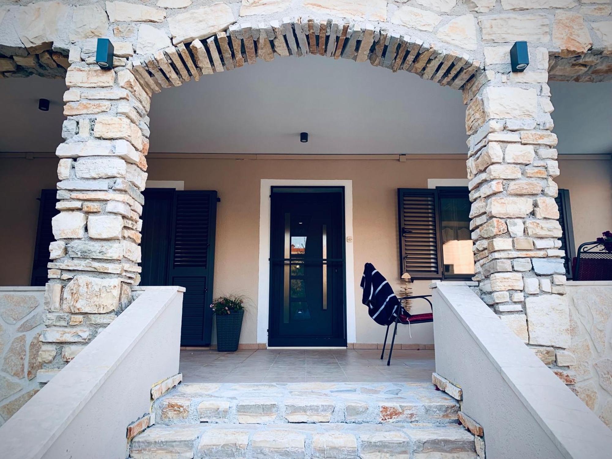 Ferienwohnungen VI La Mare With Heated Pool Zadar Exterior photo
